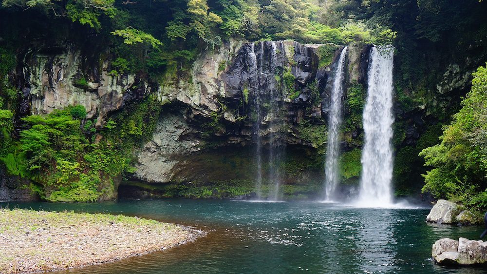 Jeju Island Cheonjiyeon waterfall