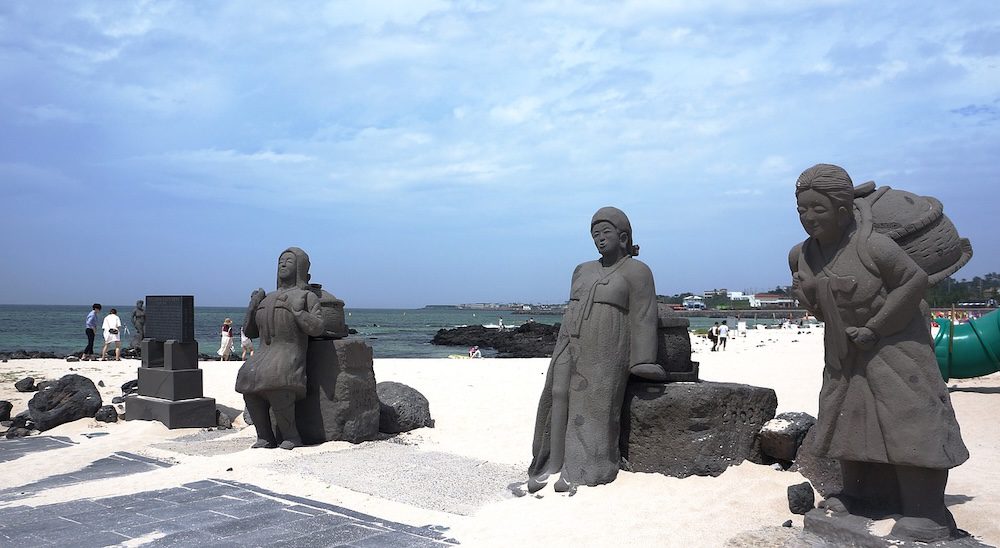 BEach in Jeju Island with the statues